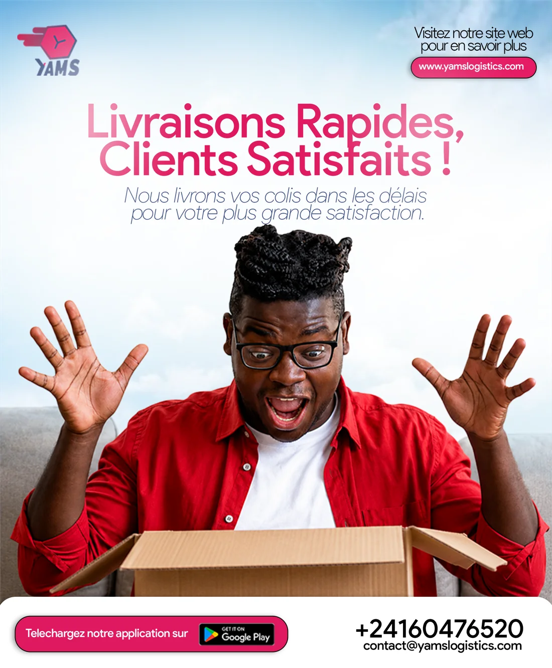 Client ravi qui ouvre un colis